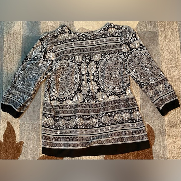Anthropologie |Fig & Flower 3/4 Sleeve Boho Top w Medallion Motif - Picture 4 of 5